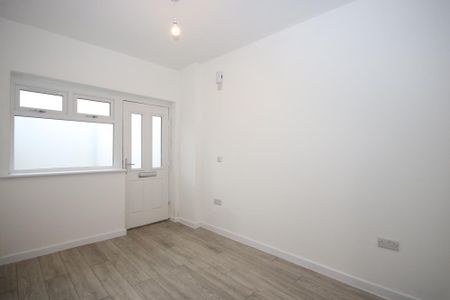 Abbey Green, Nuneaton, CV11 - Photo 4