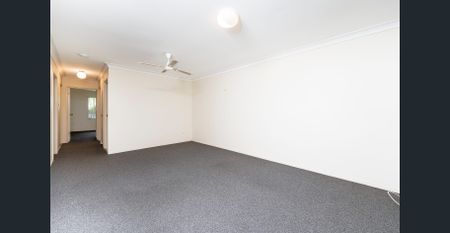 3 bedroom, 1 bathroom townhouse in Arana Hills. - Photo 3