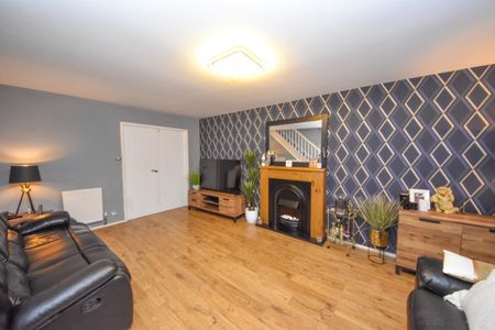 3 bed House - Semi-Detached for Rent - Photo 3