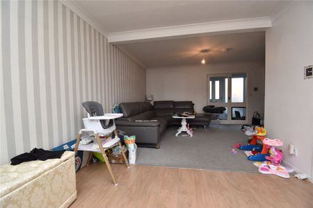 Kingsman Drive, Clacton-on-Sea, Essex, CO16 8UR - Photo 3