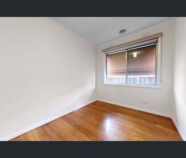 2/243 Keilor Road, Essendon, Vic 3040 - Photo 3