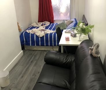 Room in a Shared House, High Road Leytonstone, E11 - Photo 3