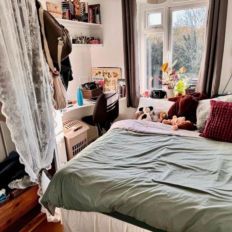 4 bedroom semi-detached house to rent - Photo 1