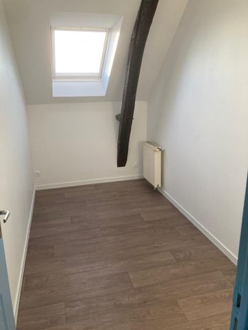 Location Appartement 4 pièces 65m² SABLE SUR SARTHE 72300 - Photo 4