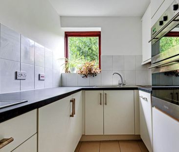 Price £2,000 pcm - Available Now - Part Furnished - Photo 5