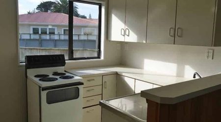 Tidy Two Bedroom Home in Raumati South - Photo 3