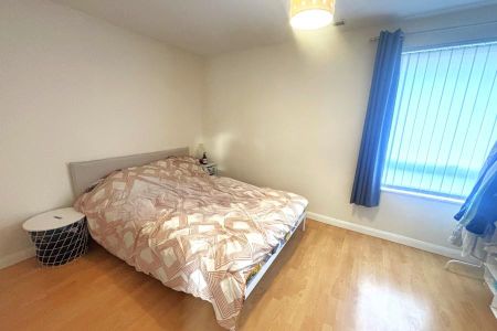 3 bedroom end of terrace house to rent - Photo 2