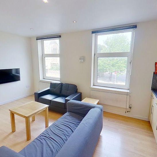 3 bedroom flat to rent - Photo 1