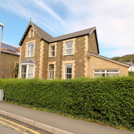 8 Bed - Caradog Road, Aberystwyth, Ceredigion - Photo 1