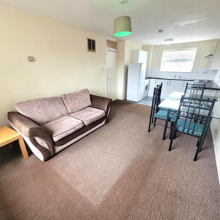 1 bedroom flat to rent - Photo 1