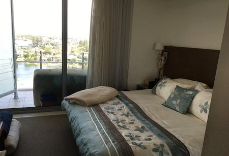 Furnished One Bedroom In Surfers Paradise! - Photo 2