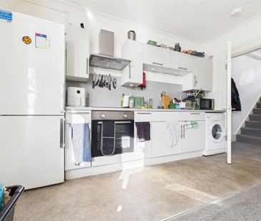 4 bedroom apartment to rent - Photo 6