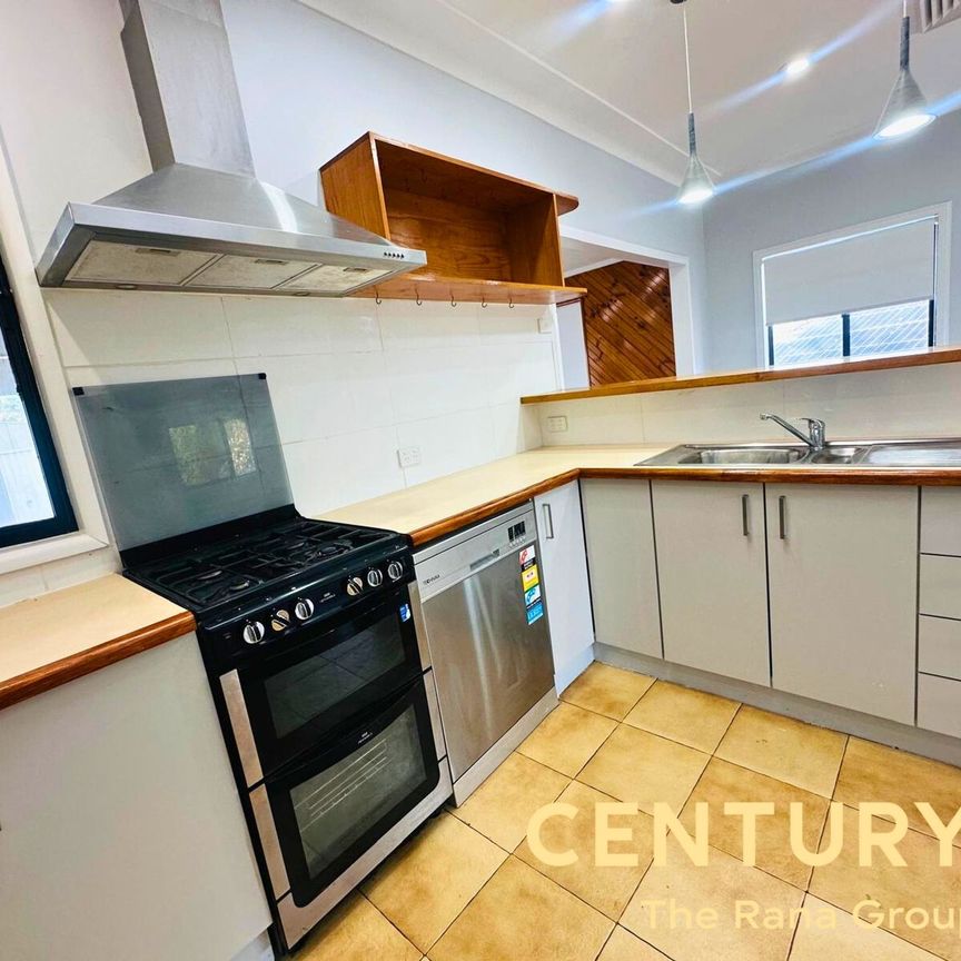 Beautifully Renovated 3-Bedroom Home Just a Short Walk from Toongabbie Station - Photo 1