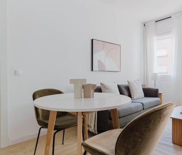 Carrer de Ramon Miquel i Planas, Barcelona, Catalonia 08034 - Photo 2