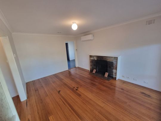 Conveniently Located - Photo 1