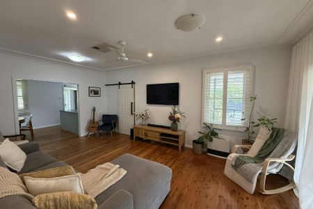 THREE BEDROOM FAMILY HOME - SOUTH DUBBO GEM - Photo 2