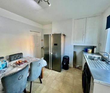 2 bedroom end of terrace house to rent - Photo 4