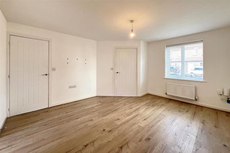 3 bedroom semi-detached house to rent - Photo 3