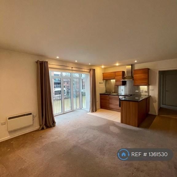 2 bedroom flat to rent - Photo 1