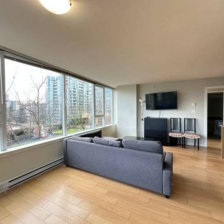 Richmond Centre Two Bedroom +2 Bathroom Condo For Rent - Photo 4