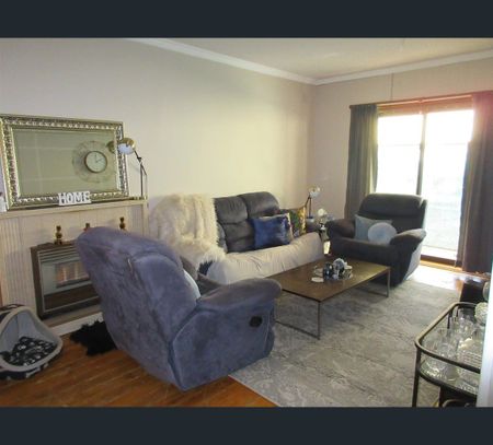 8 Kingston Street, Davoren Park, SA 5113 - Photo 3