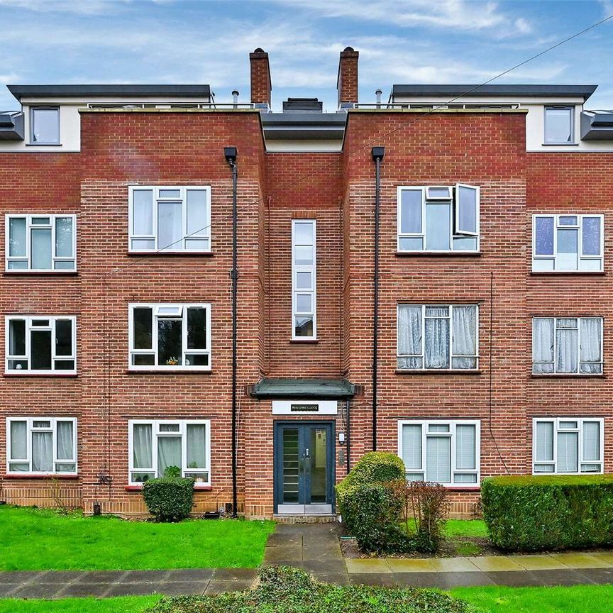 A two bedroom first floor apartment conveniently located opposite Maidenhead train station. - Photo 1