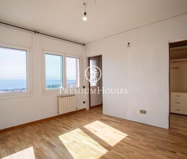 Casa esquinera con piscina comunitaria y preciosas vistas al mar - Photo 1