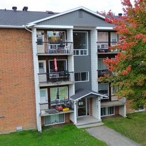 4 ½ RÉNOVÉ | MONT-BELLEVUE | MAINTENANT - Photo 2