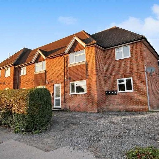 Edward Road, Alton, Hampshire, GU34 - Photo 1