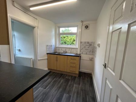 2 bedroom semi-detached house to rent - Photo 4
