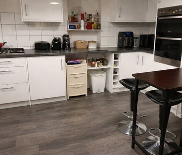 Room in a Shared Flat, Pendragon Road, BR1 - Photo 3