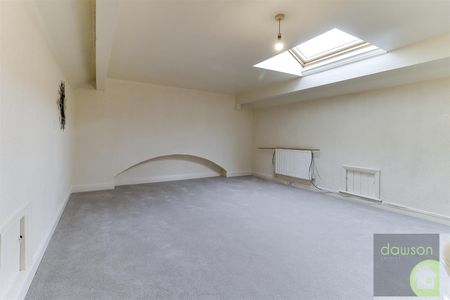 4 bed terraced house to rent in Huddersfield Road, Halifax - Photo 4