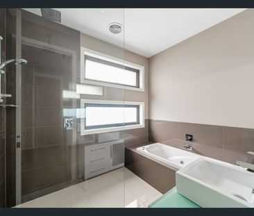 MODERN SINGLE LEVEL UNIT IN PRIME LOCATION - Photo 5