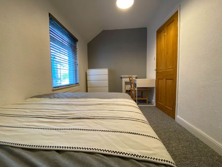 Whitchurch Road, Heath - Photo 2