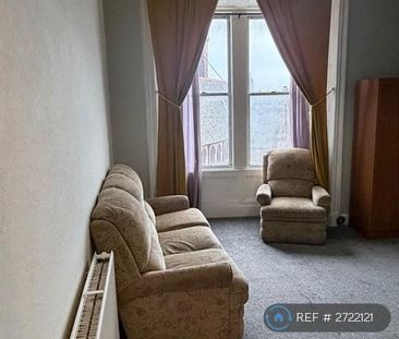 3 bedroom flat to rent - Photo 1
