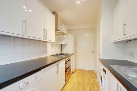 2 bed flat to rent in Tithe Court, Slough, SL3 - Photo 5