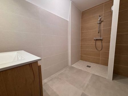 T3 A LOUER avec parking et cuisine équipée - Photo 3