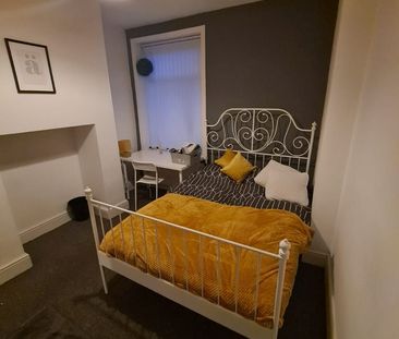 Room in a Shared House, Liverpool Street, M6 - Photo 1