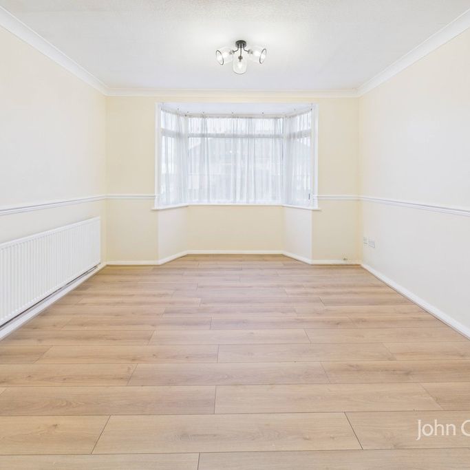 3 bedroom semi-detached to let - Photo 1