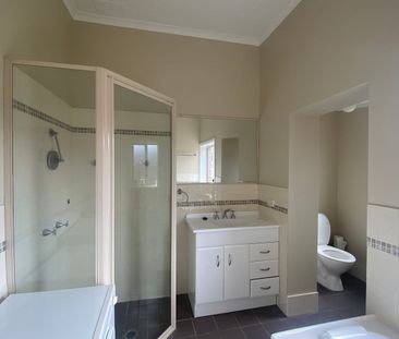 Comfortable Living in a Convenient Lithgow Location. - Photo 1