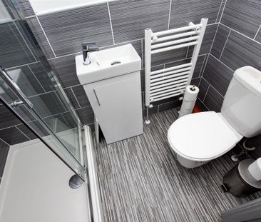 6 bedroom house to rent - Photo 2