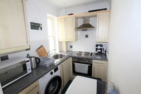 1 bed maisonette to rent in Warrior Square, St Leonards-on-Sea - Photo 4