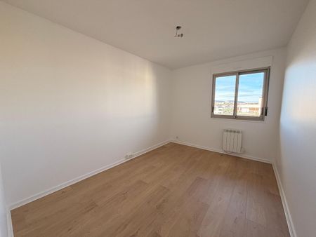 Location Appartement 4 pièces 83m² LYON 7ème - Photo 3