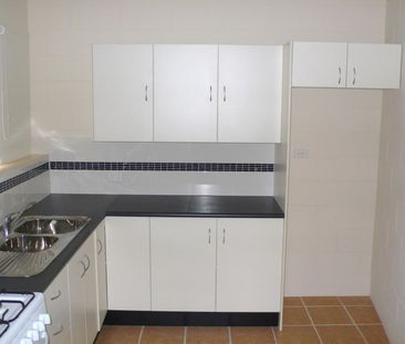 NEAT AND TIDY ONE BEDROOM UNIT IN FANTASTIC LOCATION - Photo 6