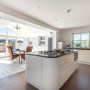 4 bedroom house to rent - Photo 2