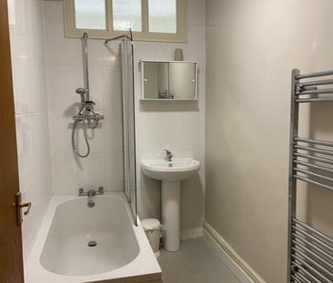 Room in a Shared House, Milton Road, SO15 - Photo 6