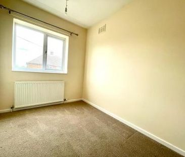 3 bedroom Semi-detached house To Let - Photo 4