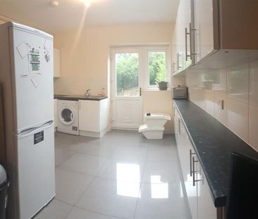 8 bedroom house to rent - Photo 3