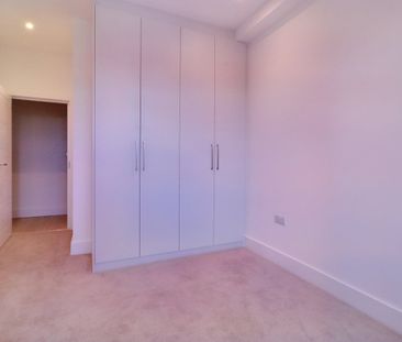 Flat 4, High Road , Harrow Weald, HA3 - Photo 4