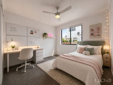 The One With Four Bedrooms, a Pool & Guest Parking Right Next Door - Photo 4